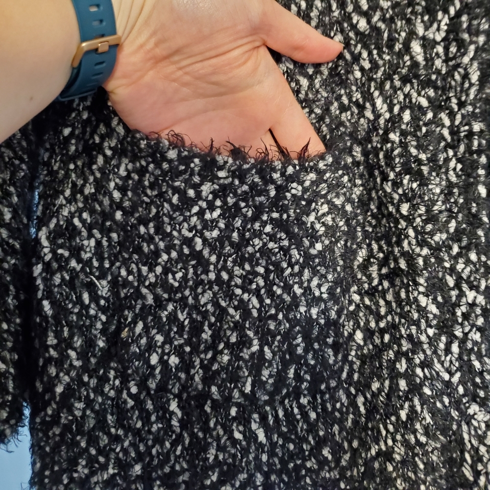 Fuzzy sweater - Picture 4 of 5